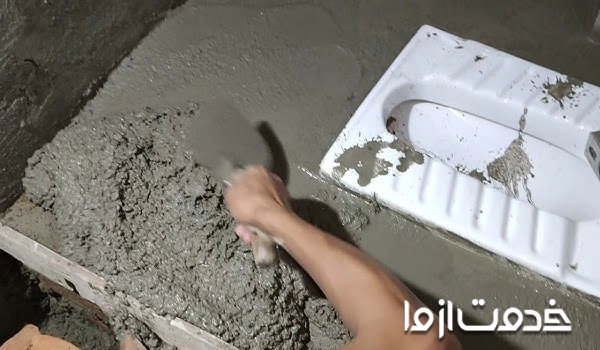 نصب توالت ایرانی در مرحله ساخت سرویس بهداشت